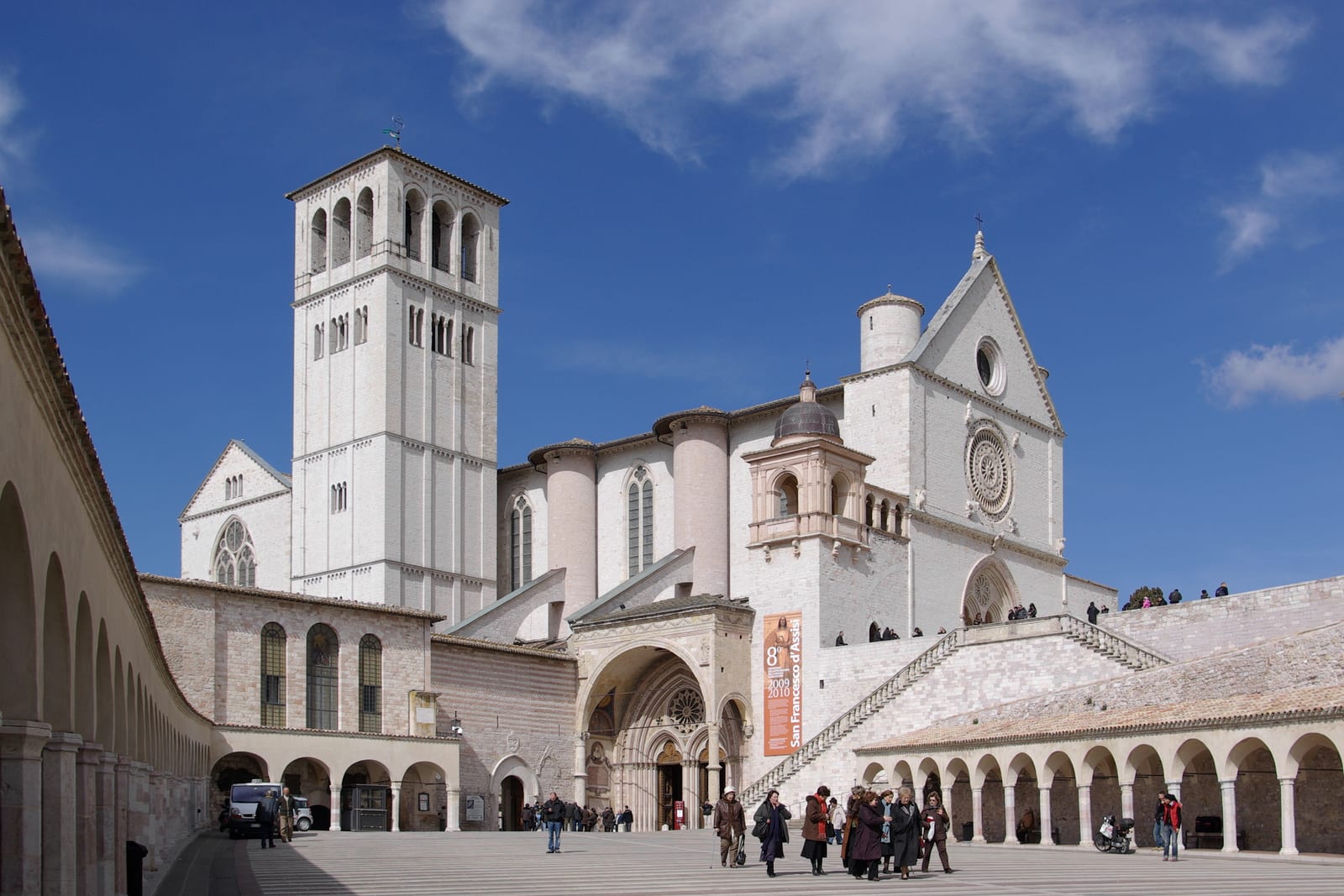 The Tomb of St. Francis in the 1997 Umbria Earthquake