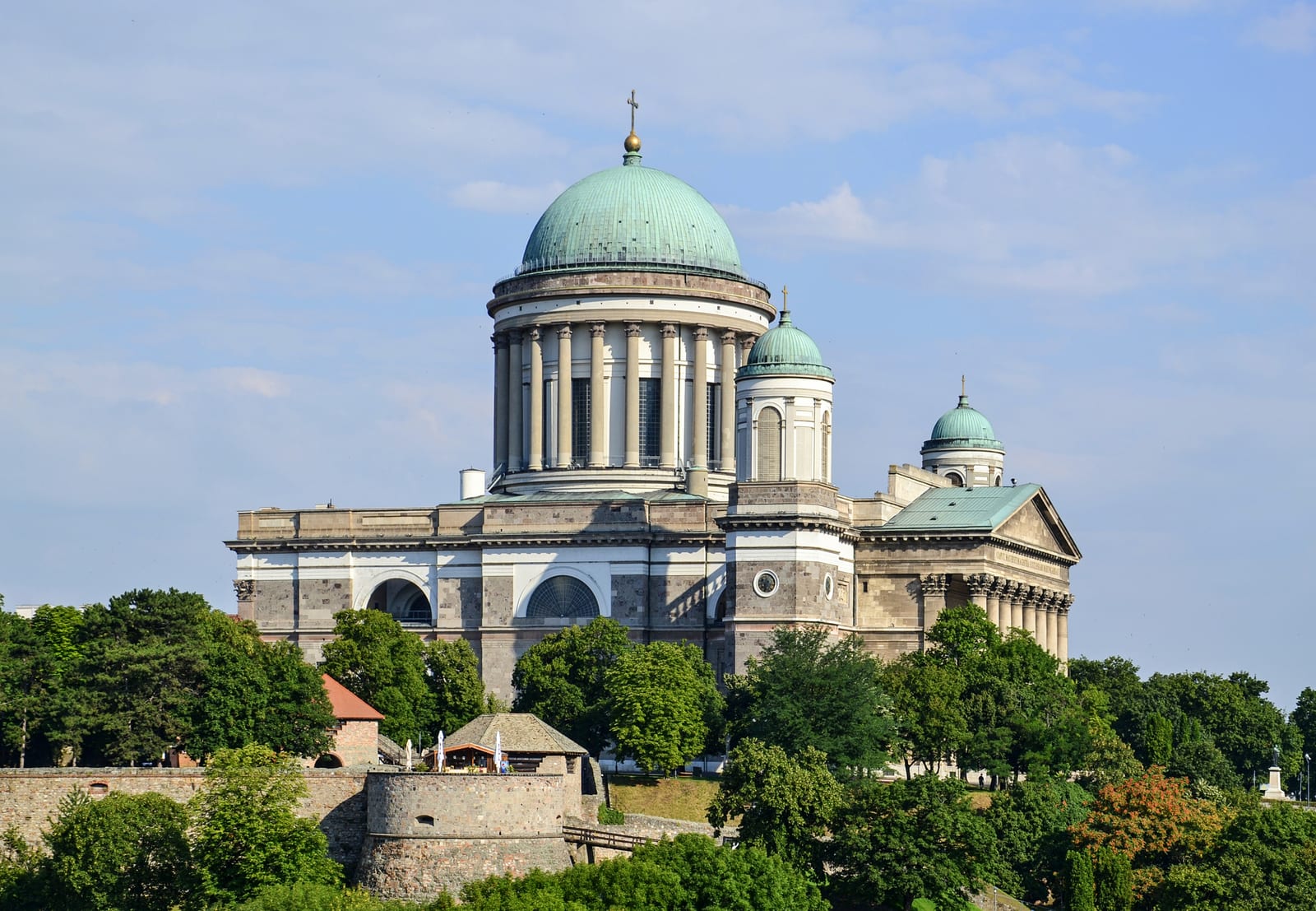 Hungarian Medieval Eucharistic Phenomena